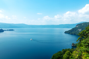 【青森県十和田湖】瞰湖台から眺める十和田湖は開放的な大パノラマ