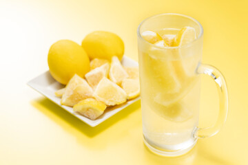 冷凍レモンでつくったレモンサワー
