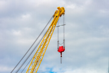 Naklejka premium arrow of an industrial crane against the sky
