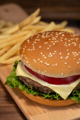 ハンバーガーとフライドポテト