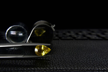 
Yellow gem
The heart shape is in the gemstone tong.