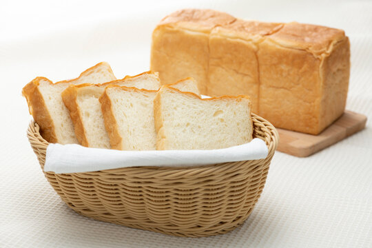 スライスした食パン