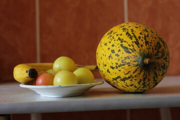 Obraz na płótnie Canvas some fruits shot in the kitchen