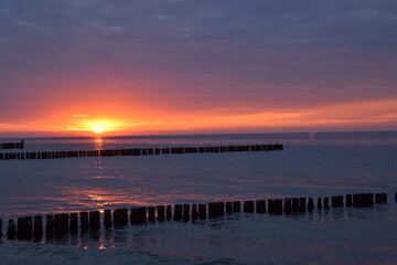 Fototapeta na wymiar Wieczorny zachód słońca nad Bałtykiem