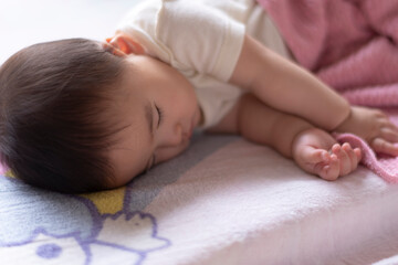 お昼寝している赤ちゃん
