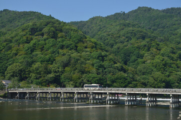 夏の嵐山と渡月橋