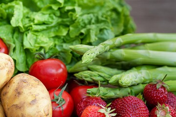 Gemüse frisch auf den Tisch