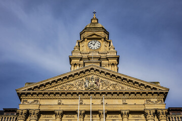 Fototapeta premium Fragments of Cape Town City Hall facade. On Cape Town's Grand Parade stands an imposing Italian Renaissance style Edwardian building constructed from honey limestone in 1900. Cape Town, South Africa.