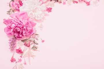 Fototapeta na wymiar beautiful flowers on pink paper background