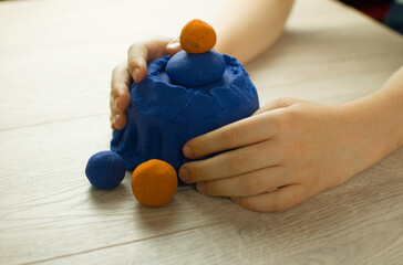 Child playing with kinetic sand.