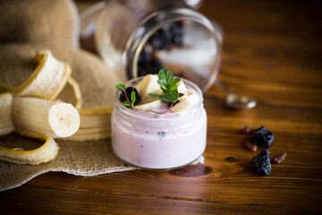 Obraz na płótnie Canvas home sweet banana yogurt in a glass jar