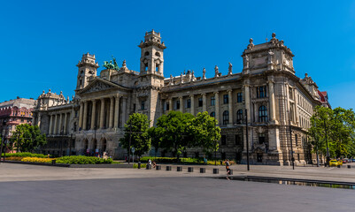 Fototapeta premium The view across Kossuth Square towards the Ministry buildings in Budapest during summertime