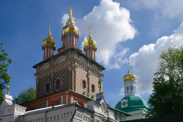 Fototapeta na wymiar St. John the Baptist church (Predtechenskaya church, 17th century) in Trinity Lavra of St. Sergius. Sergiyev Posad, Moscow Oblast, Russia.
