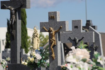 Cruces en un cementerio
