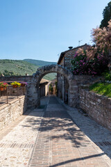 Fototapeta na wymiar Roman arch of the town of Spello part of the beautiful sight