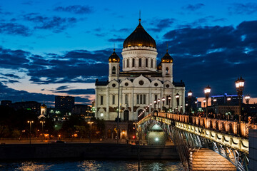 Fototapeta na wymiar Night view of the Cathedral of Christ the Savior of Moscow.