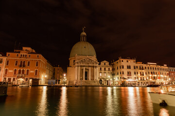 Fototapeta na wymiar Venice canals, characteristic view of the island, at night,