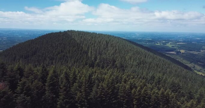 vue sur le massif des Mon&eacute;di&egrave;res - Corr&egrave;ze