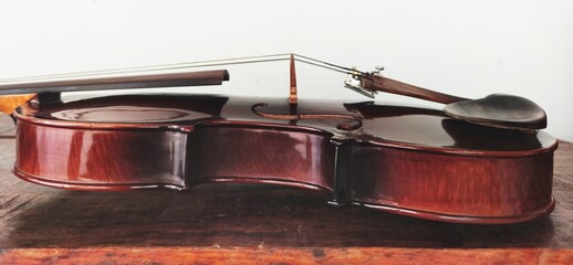 Obraz premium violin and bullets
