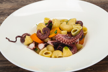 Pasta with octopus and yellow tomatoes