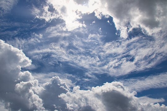 paesaggio con cielo e nuvole