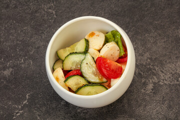 Salad with vegetables and mozzarlla