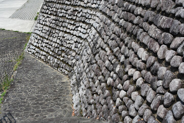 洪水から守る石の壁　出水市河川敷