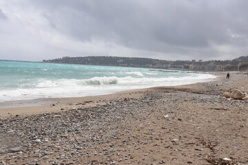 La plage de Menton, le long de la mer Méditerranée sur la côte d'Azur, ville de Menton, département des Alpes Maritimes, France