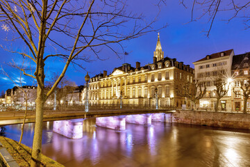 Stadtansicht in Straßburg in Frankreich Straßburger Münster zur blauen Stunde