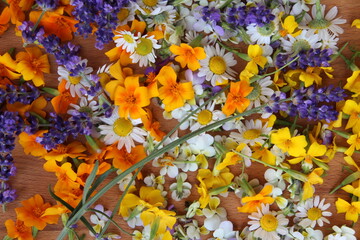 essbare Blüten trocknen