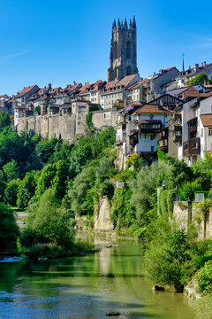 The medieval town centre of Fribourg (Freiburg) situated on a rocky outcrop high above the River Saane (Sarine), Switzerland