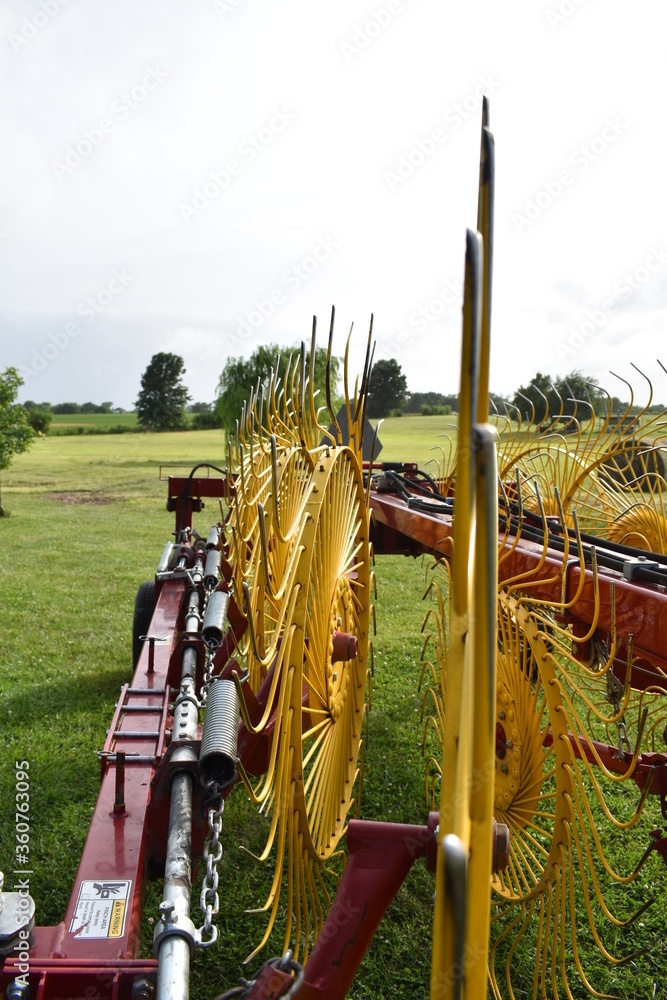 Sticker hay rake