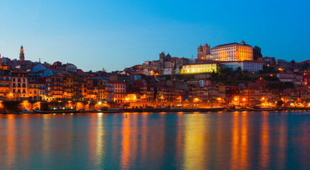 Fototapeta na wymiar night view of porto, portugal