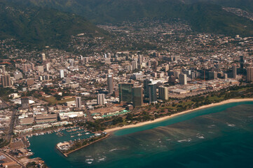 Fototapeta premium aerial view of Ala Moana Beach Park & Kewalo Basin Harbor, Honolulu, Oahu, Hawaii