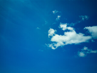 Fototapeta na wymiar white cloud on blue sky weather background.