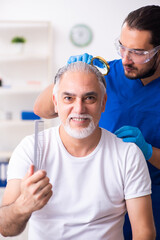 Obraz premium Old man visiting young male doctor in hair transplantation conce