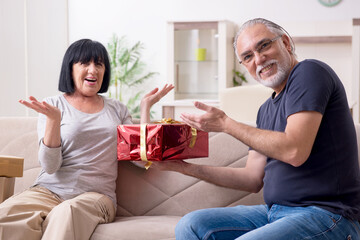 Old couple doing the online shopping