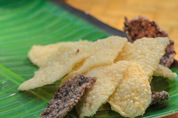 Kao Tung Na Tang or Crispy rice cracker.