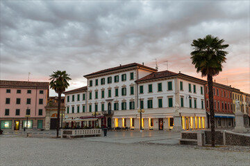 Obraz premium Palazzo in piazza grande a Palmanova.