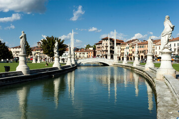 Fototapeta premium Padova. Isola con statue di Prato della Valle