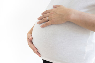子宮筋腫でお腹が大きくなっている、妊娠37週目の女性