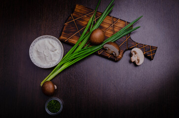 mushrooms with green onions and sour cream and a Board