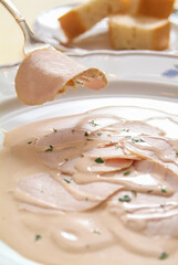  A Plate Of Smoked chicken With Cream Sauce 