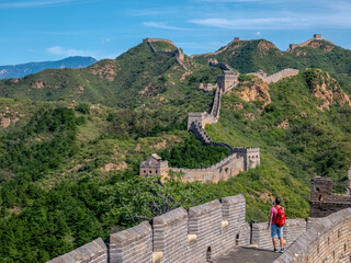 Man taking foto the amazing view of great wall of china
