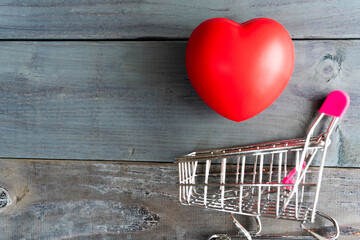 ショッピングカートとハート