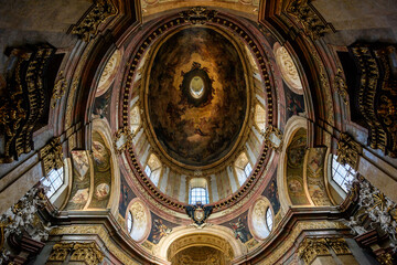 Fototapeta na wymiar interior of the cathedral of st Peter in Vienna, Austria