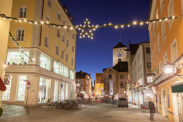 Weihnachten in Regensburg mit Blick auf den Rathausturm 