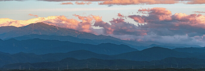 夕暮れの白山連峰