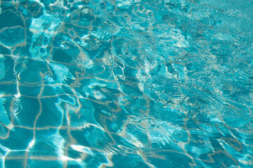 Fototapeta na wymiar Bubbles and wave water in the pool