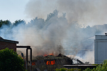 Obraz na płótnie Canvas smoke from a fire in a factory